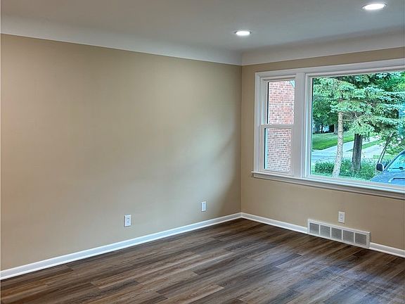5th image of 1574 Sunview Rd