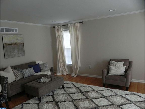 4th image of 1903 Woodbrook Dr