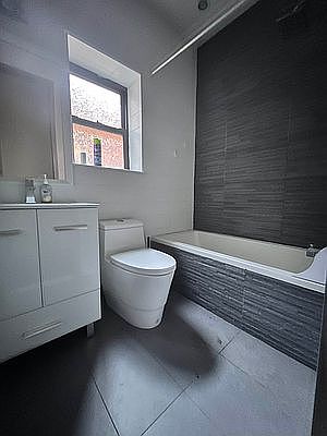 4th image of 406 Suydam St APT 3R