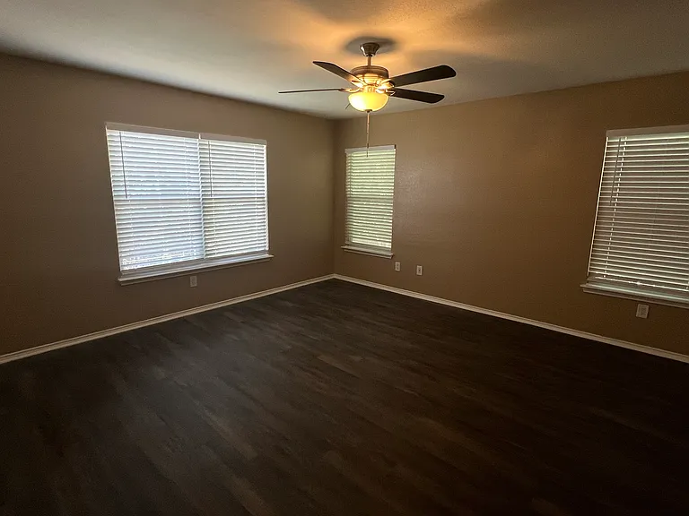 9328 Vernon Ct — Photo 10