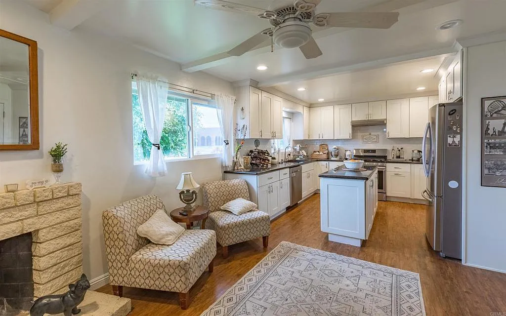 4 bed, 1600 sqft, $4,390 — Photo 4