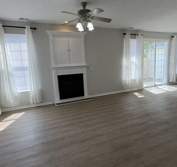5821 Ludington Dr — Photo 7