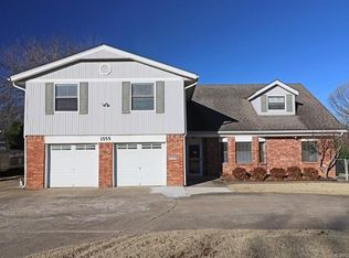 1555 Vista Dr, Bartlesville, OK 74006