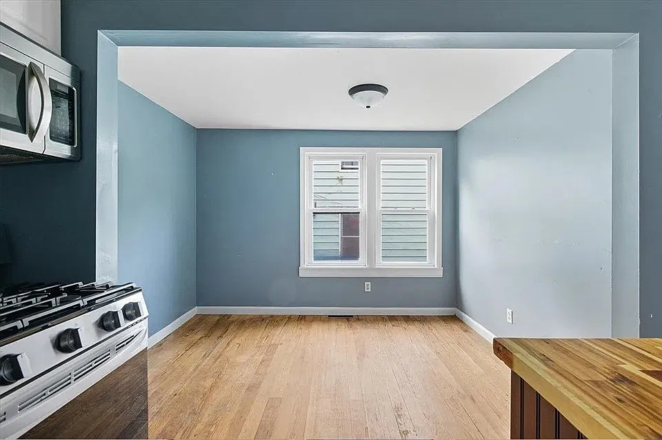3 bed, 1070 sqft, $2,500 — Photo 4