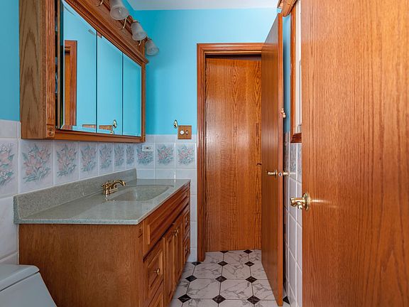 2nd image of 1218 Elmhurst St
