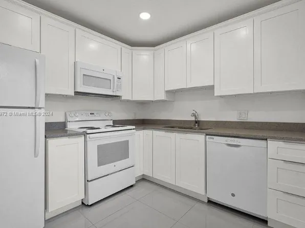 136 S Cypress Rd APT 318, Pompano Beach, FL 33060