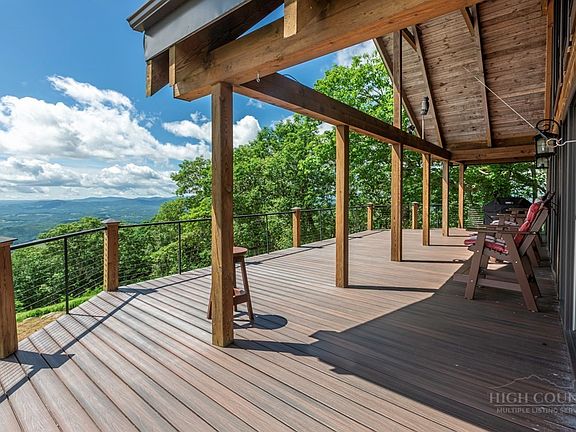 2nd image of 2725 Point Lookout Ln. Lane
