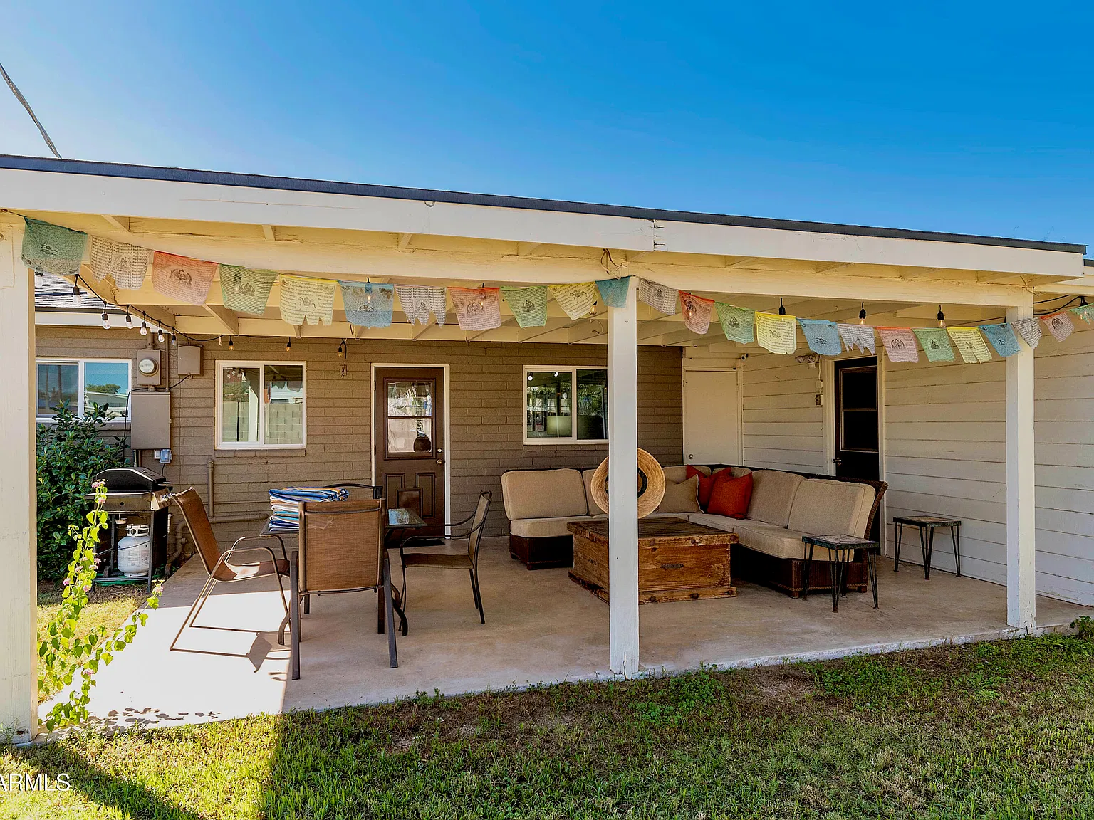 3 bed, 1.0 bath, 1070 sqft, $2,200 — Photo 3
