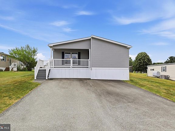 3rd image of 124 Lisa Cir