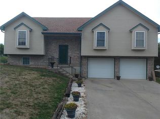 909 W Main St, Odessa, MO 64076