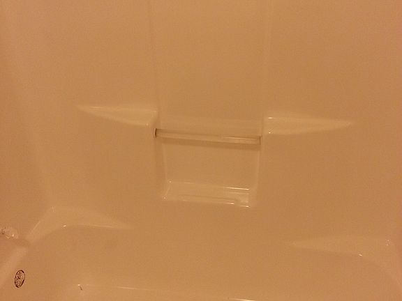 Hall shower/tub