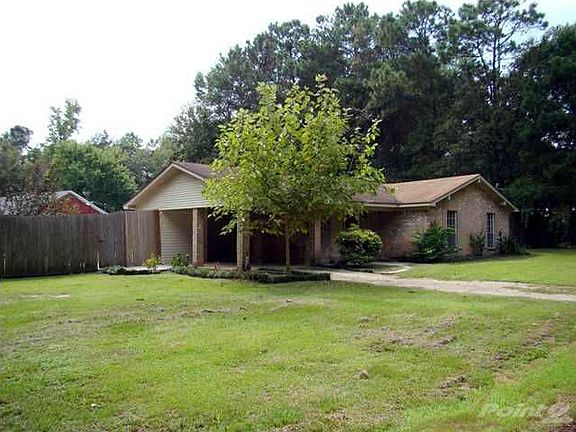 This is really a great house, located about 10mins from I-10 and all points north, south, east and west.