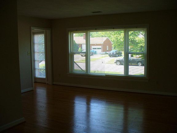 4th image of 3215 Troy Ave NW