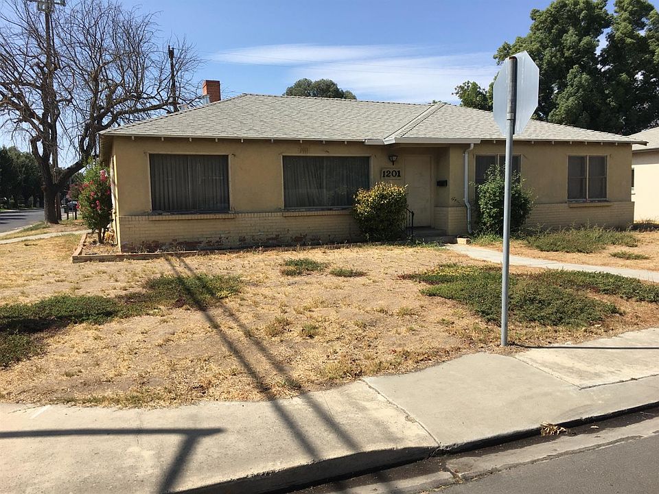 2nd image of 1201 Como Park Way