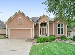 4721 Meadow View Dr, Shawnee, KS 66226