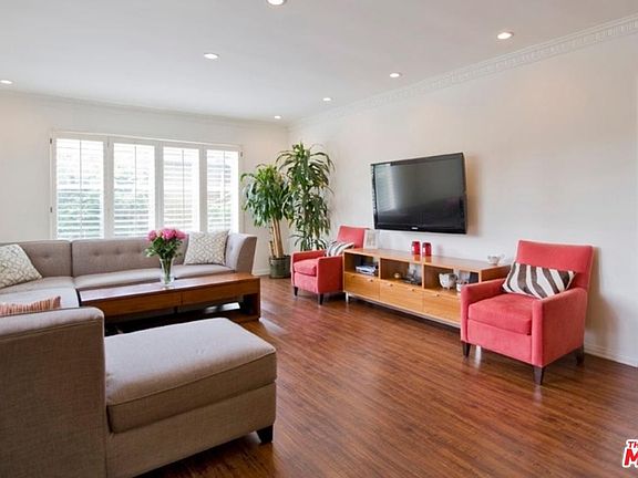 2nd image of 1221 Sunset Plaza Dr APT 11