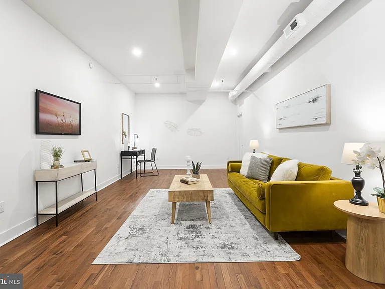 240 Hermitage St #102 — Photo 2