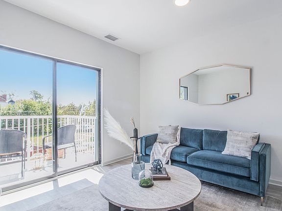 2nd image of 7410 Kercheval St #305