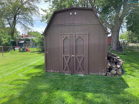 5th image of 802 Melody Ln