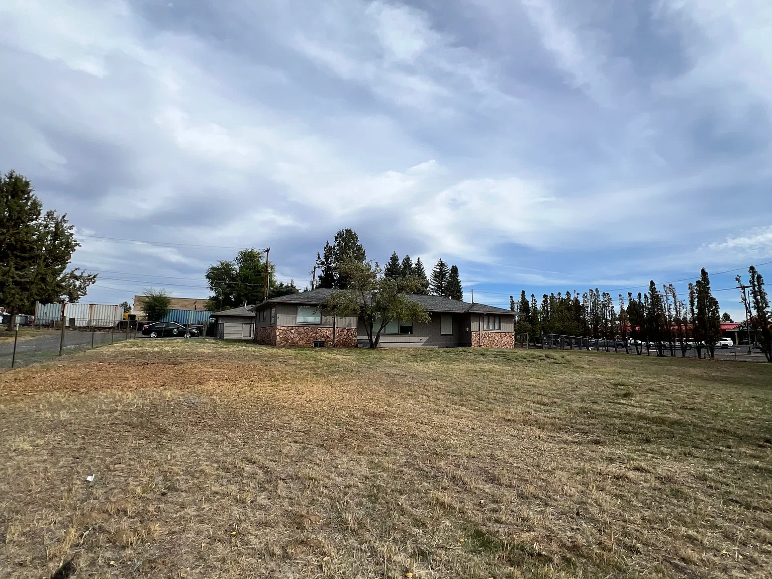 3 bed, 3976 sqft, $2,600 — Photo 2