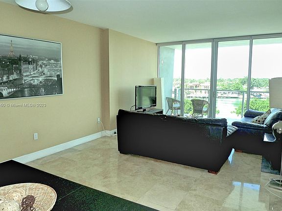 3rd image of 6305 Indian Creek Dr APT 5C