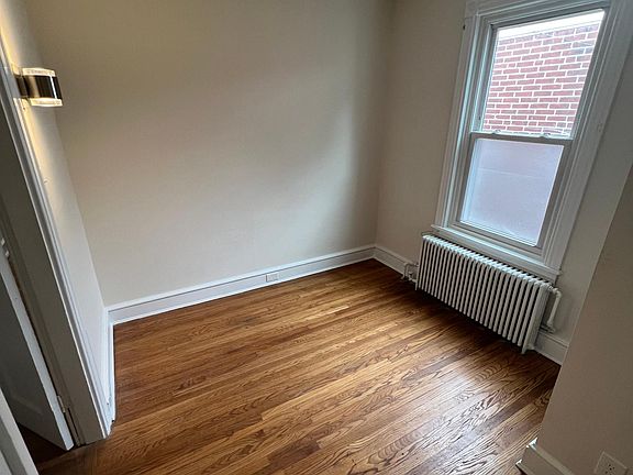 5th image of 1508 N Van Buren St #2