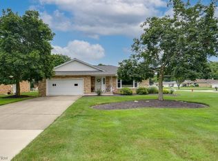 689 Lander Dr, Highland Heights, OH