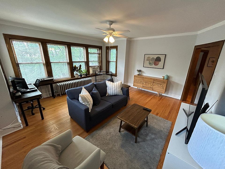 1st image of 1622 W Cornelia Ave #1