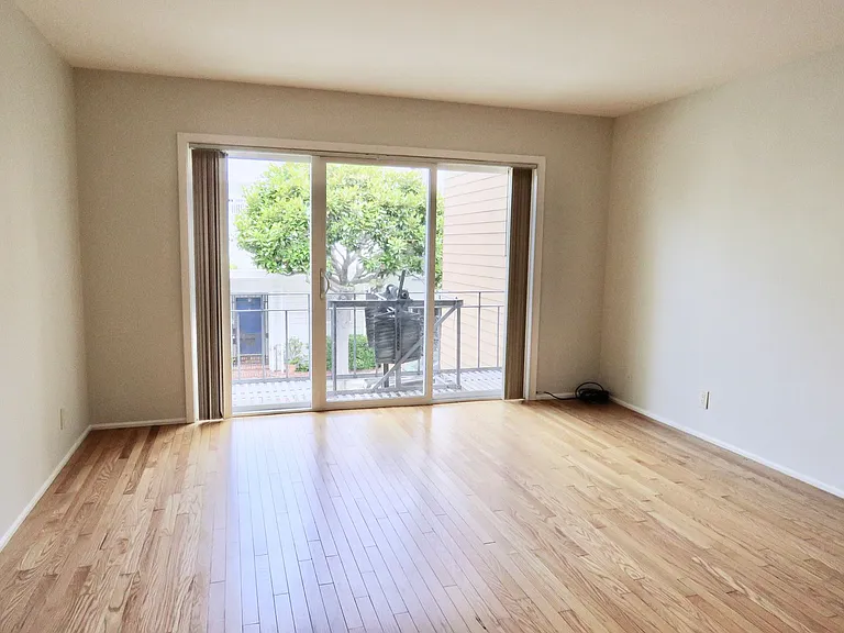 1848 Lombard St — Photo 2