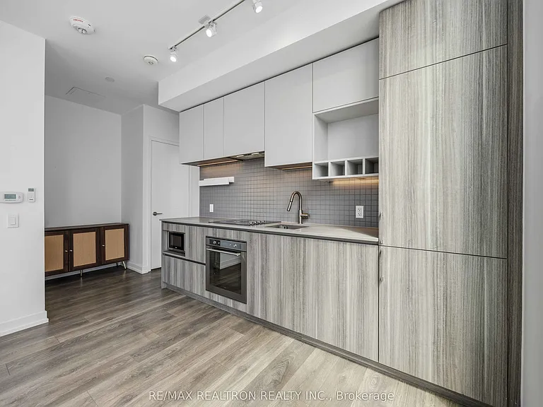 898 Portage Pkwy #903 — Photo 13