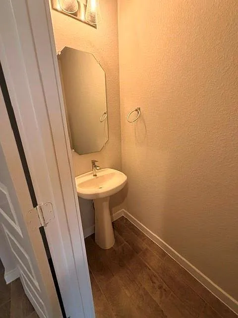 4 bed, 2.5 bath, 2330 sqft, $2,450 — Photo 4