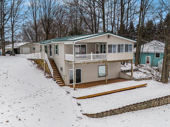 160 Phillips Dr, Trufant, MI 49347