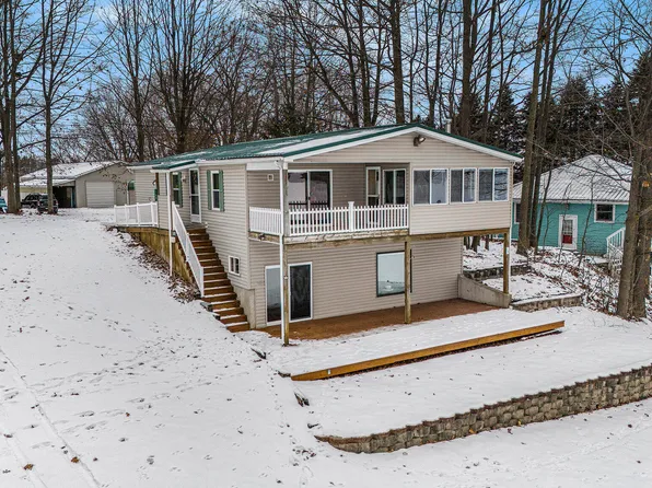 160 Phillips Dr, Trufant, MI 49347