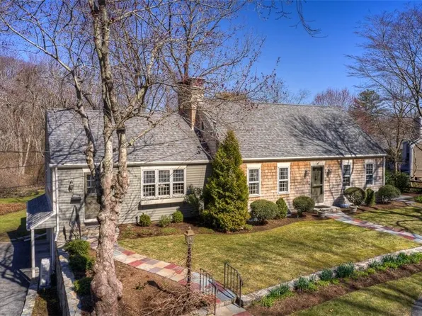 46 N Lake Dr, Barrington, RI 02806