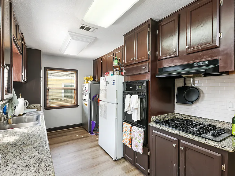 415 N Citrus St — Photo 13