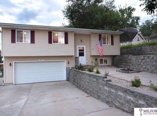 3117 Grebe St, Omaha, NE 68112