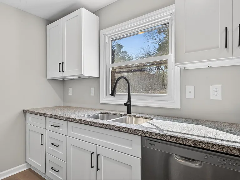 Tanglewood Dr — Photo 9