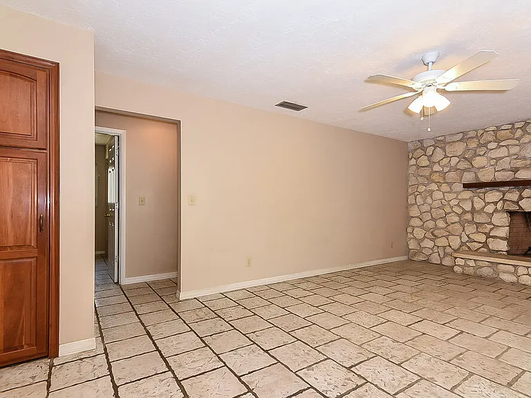 4138 Macaulay Ln — Photo 4