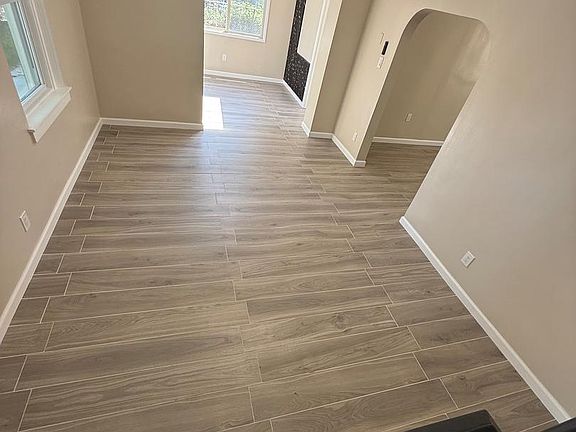 4th image of 303 Paris Ave