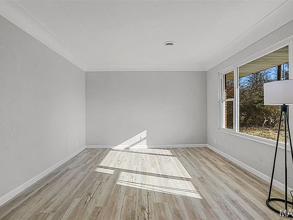 5th image of 120 Moonlight Dr