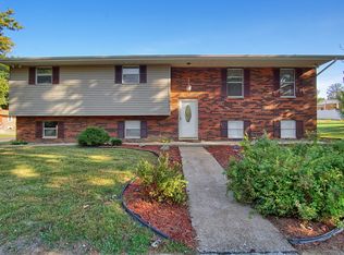 921 Borri Dr, Maryville, IL