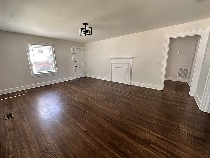 2 bed, 1.0 bath, 900 sqft, $1,400 — Photo 3