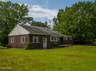 103 Jones Rd, Saratoga Springs, NY 12866