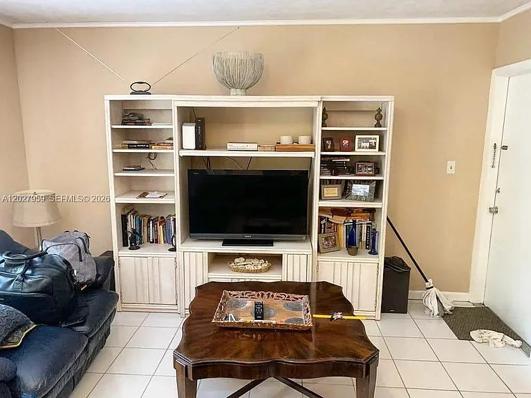 815 Middle River Dr #203 — Photo 4