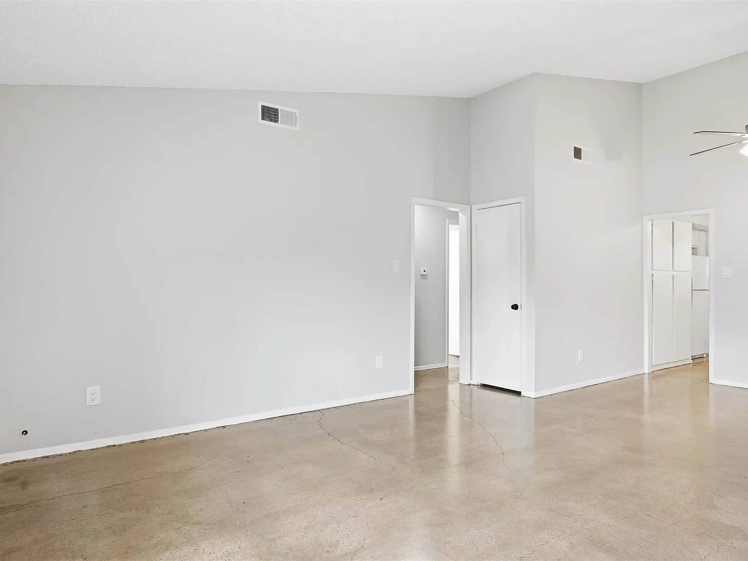 3 bed, 1.0 bath, 1895 sqft, $1,600 — Photo 4