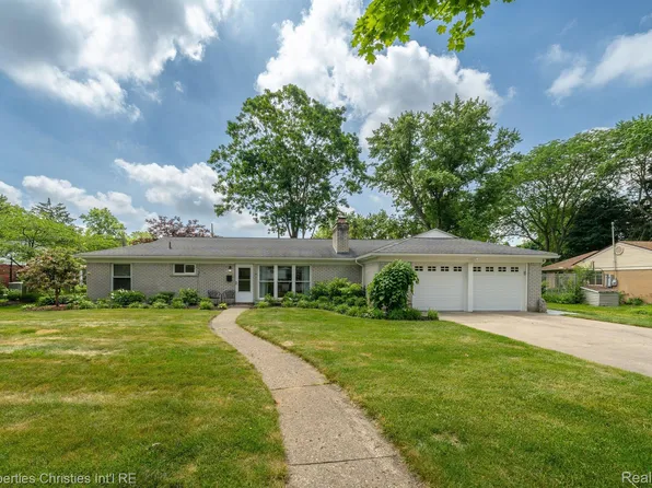 34109 Alta Loma Dr, Farmington, MI 48335