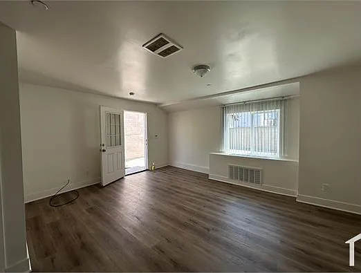 Studio, 700 sqft, $2,000 — Photo 1