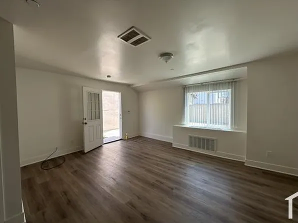 340 W 74th St, Los Angeles, CA 90003