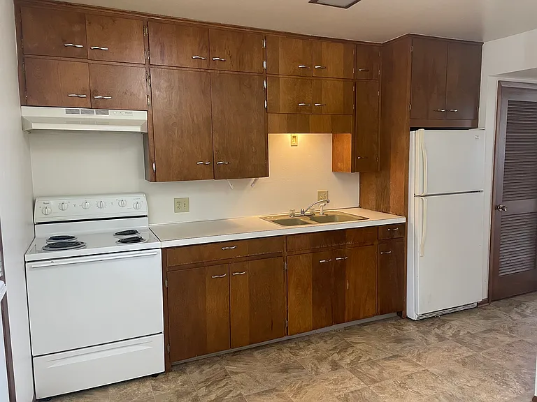 127 Mathews Dr #2 — Photo 1
