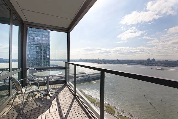 Sold by BLU Real Estate | media 31
